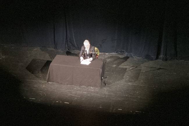 Hein Strunk im Stadttheater Flensburg liest Das Teemännchen