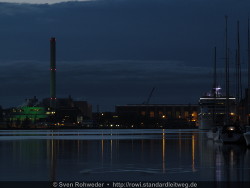 The World im Flensburger Hafen mit KWK Kraftwerk der Stadtwerke Flensburg